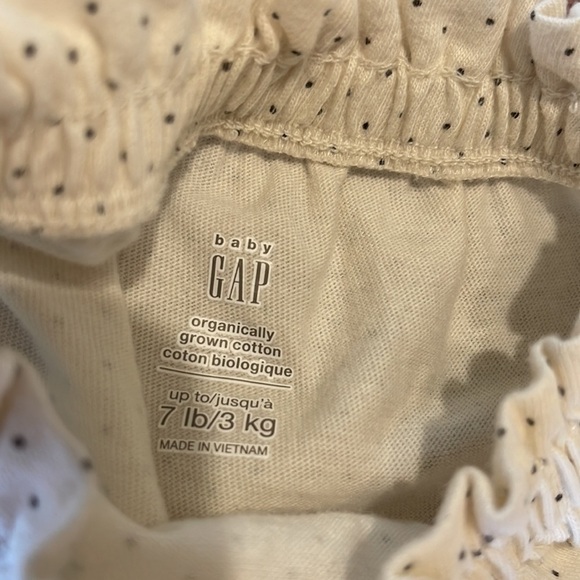 Baby gap girls newborn (up to 7 lbs) outfit in polka dot (new condition) - Picture 3 of 10